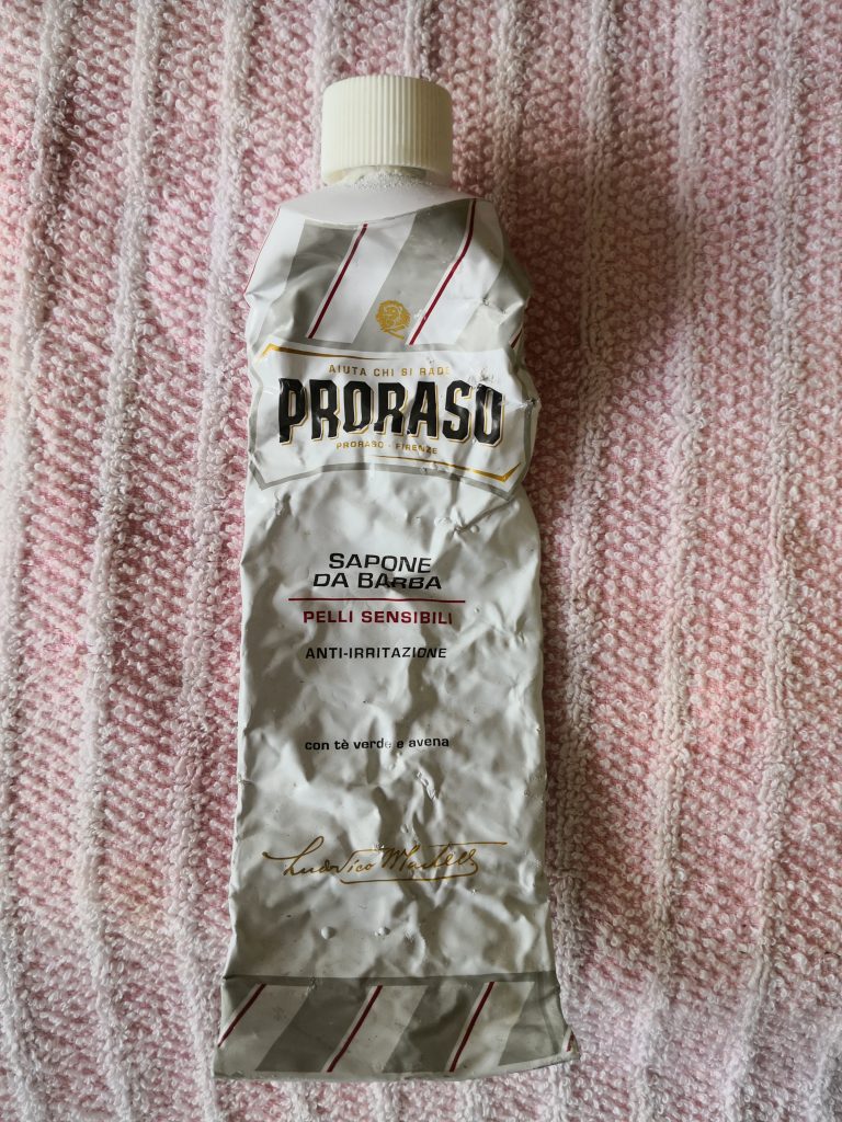 A non-offensive scent that does not irritate my skin. It gets the job done and I like it.